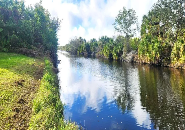 2nd image of 328 Baytree Dr, Rotonda West, FL 33947 | MLS# D6139784