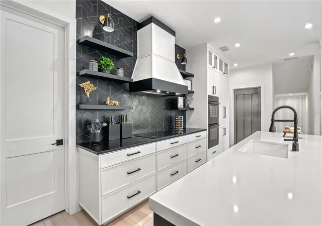 4th image of 129 Mckinley Dr, Sarasota, FL 34236 | MLS# A4634029