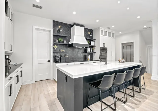 5th image of 129 Mckinley Dr, Sarasota, FL 34236 | MLS# A4634029