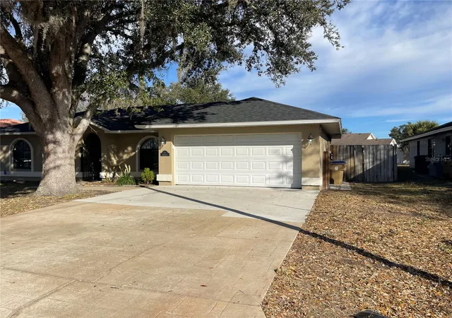 Photo 3 of Sale Pending at 511 Kilimanjaro Dr, Kissimmee, FL 34758 | MLS# S5117973 | Listing updated on 2026-06-10