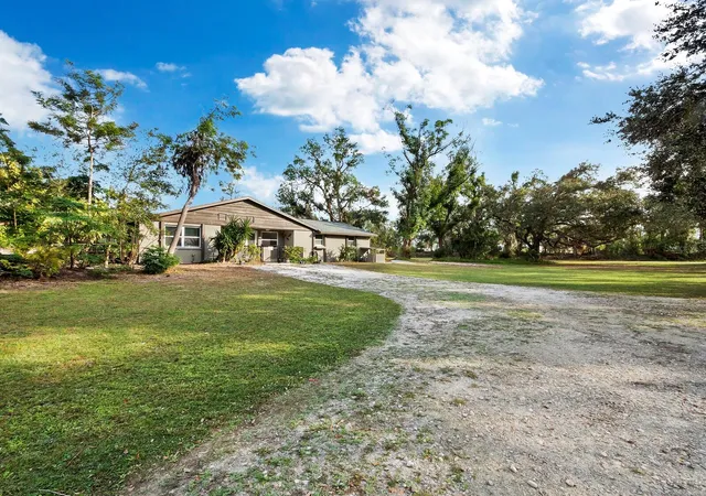 Photo 3 of Single family home for sale at 5645 Churchill Downs Rd, Sarasota, FL 34241 | MLS# A4634600 | Listing updated on 2026-09-15