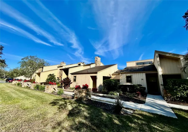 Photo 3 of Condo for sale at 19 Aspen Dr #19, Haines City, FL 33844 | MLS# P4933247 | Listing updated on 2026-09-01