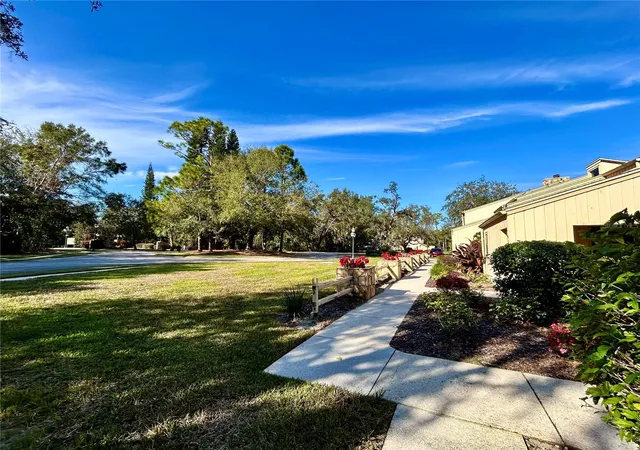 Listing Photo 5 - Condo for sale in building located at 19 Aspen Dr, HAINES CITY, FL 33844 - Unit #19