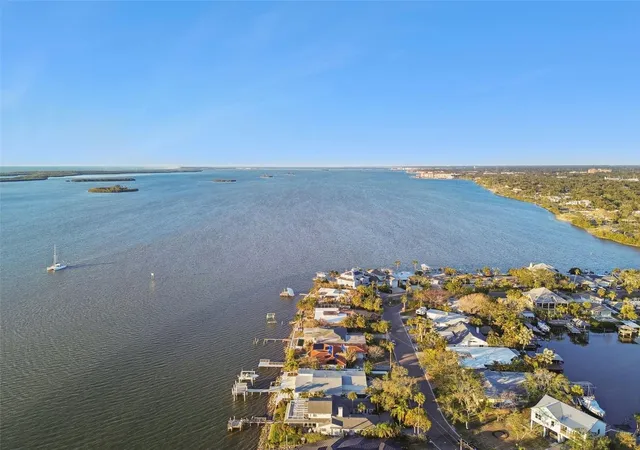 Homes for sale in Clearwater, FL | 1836 Venetian Point Dr, Clearwater, FL 33755 | MLS# TB8336324