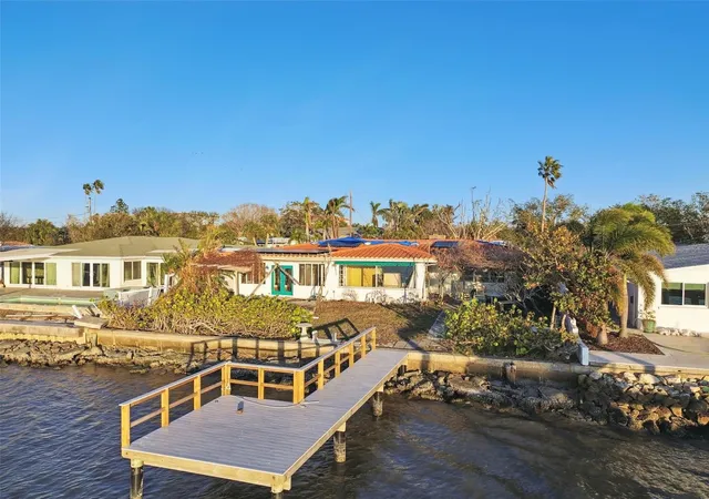 Homes for sale in Clearwater, FL | 1836 Venetian Point Dr, Clearwater, FL 33755 | MLS# TB8336324