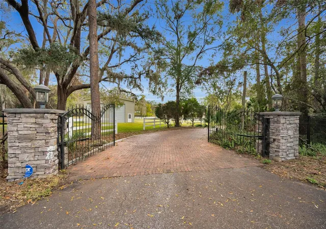 3rd image of 249 Dogwood Tr, Tarpon Springs, FL 34688 | MLS# TB8337103