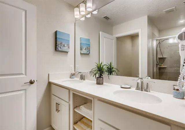 Listing Photo 3 - Condo for sale in building located at 4731 Clock Tower Dr, KISSIMMEE, FL 34746 - Unit #203