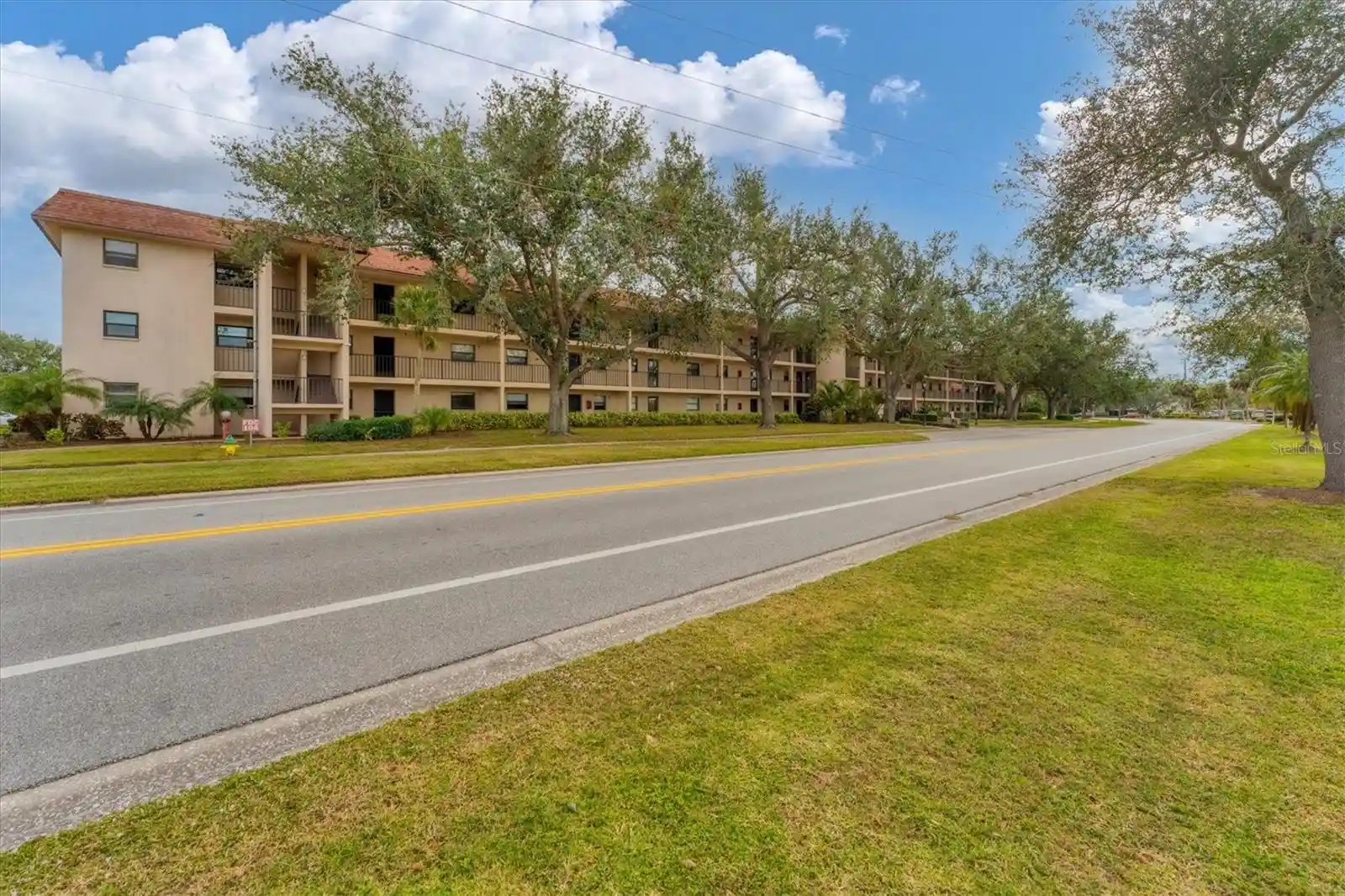 Listing Photo 2 - Condo for sale in 104 Capri Isles Blvd located at 104 Capri Isles Blvd, Venice, FL 34292 - Unit #112