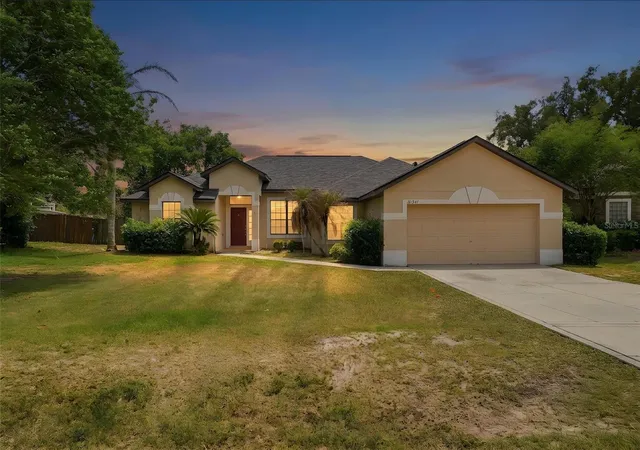 Homes for sale in Grand Island, FL | 36341 Grand Island Oaks Cir, Grand Island, FL 32735 | MLS# G5091823