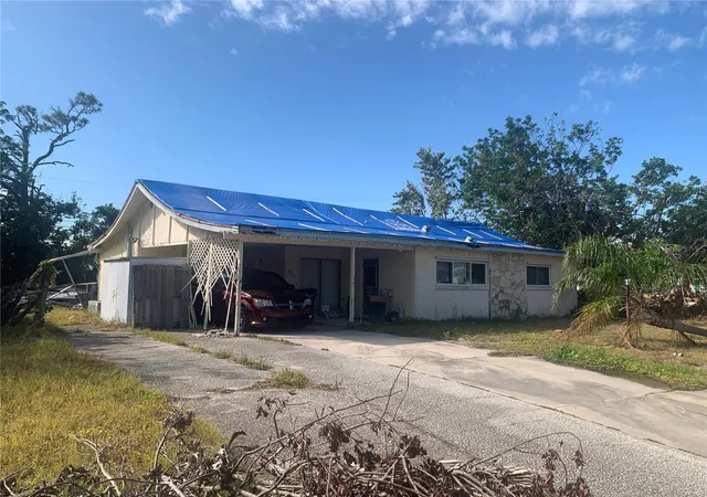Photo 3 of Sale Pending at 3120 Smith Ave, Bradenton, FL 34207 | MLS# TB8342287 | Listing updated on 2026-10-08