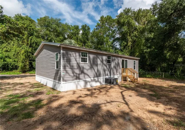 3rd image of 1143 Se 159Th Ct, Silver Springs, FL 34488 | MLS# OM693761