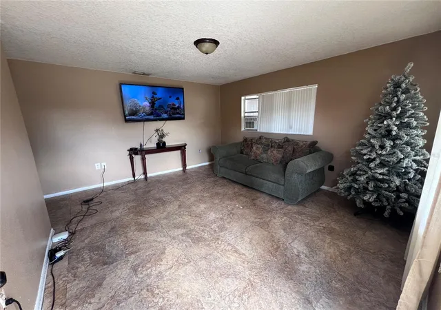 Photo 3 of Single family home for sale at 589 Duncan Cir E, Auburndale, FL 33823 | MLS# S5119339 | Listing updated on 2026-08-11