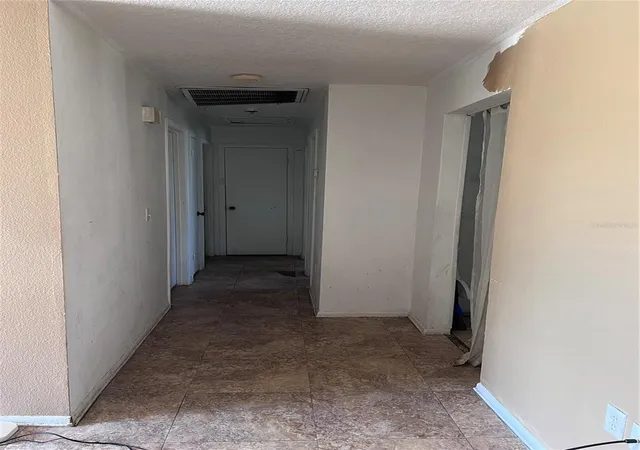 Photo 3 of Single family home for sale at 589 Duncan Cir E, Auburndale, FL 33823 | MLS# S5119339 | Listing updated on 2026-08-11