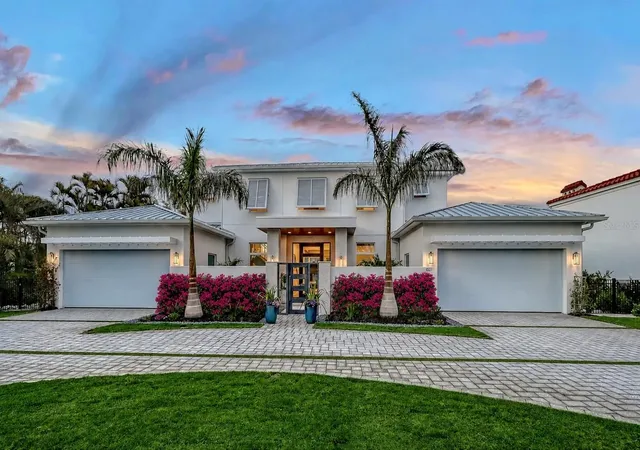 Photo 1 of Single family home for sale at 1521 S Lake Shore Dr, Sarasota, FL 34231 | MLS# A4637673 | Listing updated on 2026-10-04