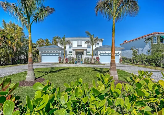 Photo 2 of Single family home for sale at 1521 S Lake Shore Dr, Sarasota, FL 34231 | MLS# A4637673 | Listing updated on 2026-09-16