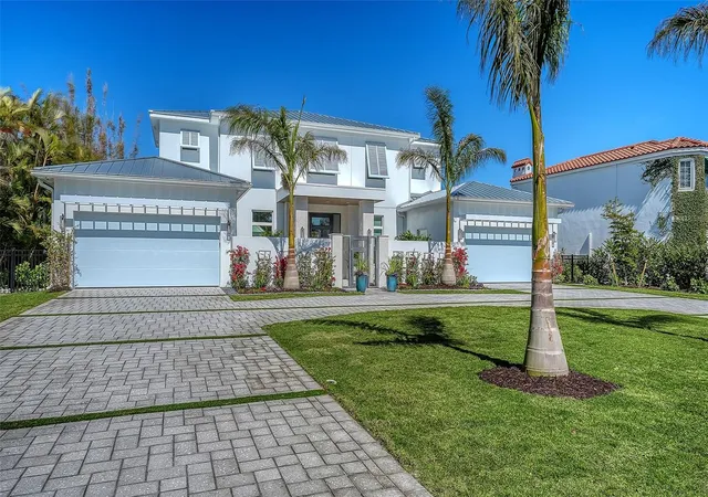 Photo 3 of Single family home for sale at 1521 S Lake Shore Dr, Sarasota, FL 34231 | MLS# A4637673 | Listing updated on 2026-09-16