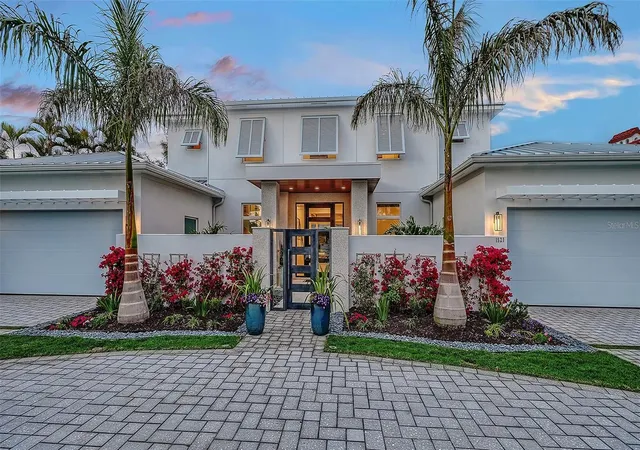 Photo 3 of Single family home for sale at 1521 S Lake Shore Dr, Sarasota, FL 34231 | MLS# A4637673 | Listing updated on 2026-09-16