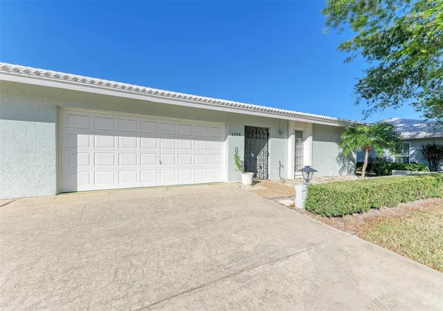 Listing Photo 4 - Condo for sale in building located at 6704 11Th Ave W, BRADENTON, FL 34209
