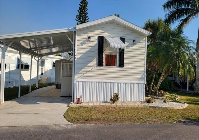 2nd image of 126 Lazy Lagoon Dr, Punta Gorda, FL 33982 | MLS# C7504570