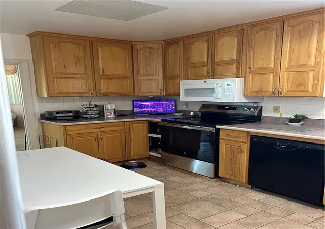 2nd image of 2201 S Peninsula Dr, Daytona Beach, FL 32118 | MLS# V4940706