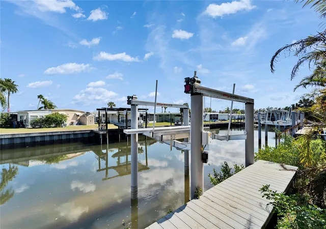 Photo 4 of Single family home for sale at 6536 Simone Shores Cir, Apollo Beach, FL 33572 | MLS# TB8346839 | Listing updated on 2026-10-07
