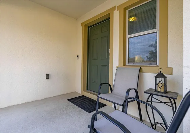 Photo 3 of Single family home for sale at 947 Emerald Green Ct, Kissimmee, FL 34746 | MLS# S5120069 | Listing updated on 2026-09-04