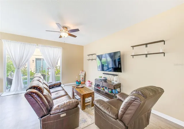 4th image of 780 Spring Flowers Trl, Brandon, FL 33511 | MLS# TB8347169