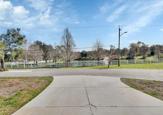 Photo 3 of Villa at 2400 S Glen Eagles Dr, Deland, FL 32724 | MLS# V4940798 | | Sold on 2026-09-01