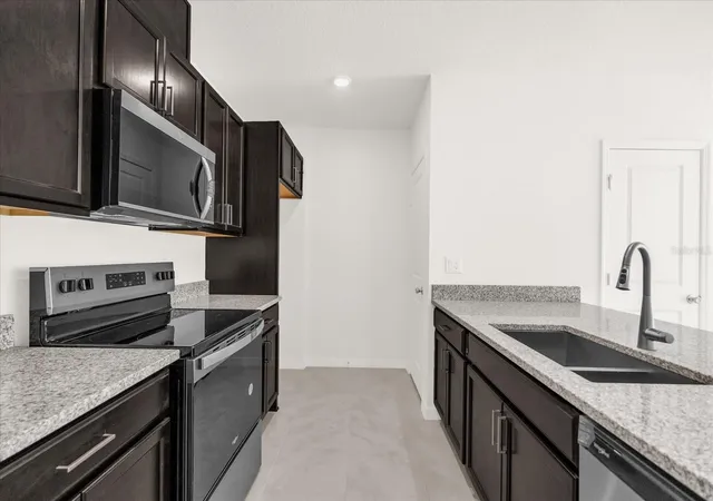 Photo 2 of Townhouse for sale at 399 Sequoia Dr, Lake Wales, FL 33859 | MLS# O6279067 | Listing updated on 2026-10-08