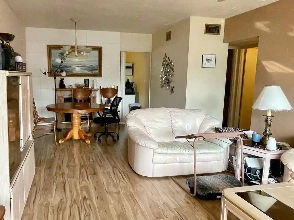 4th image of 4060 55Th St N, KENNETH CITY, FL 33709