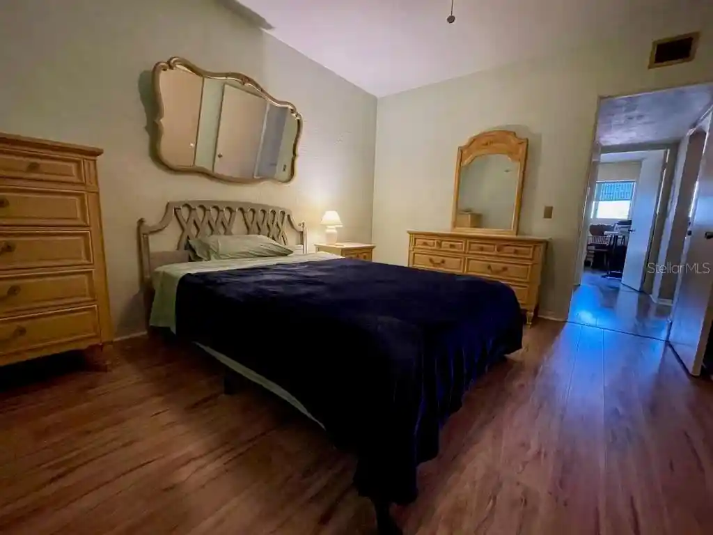 7th image of 4060 55Th St N, KENNETH CITY, FL 33709