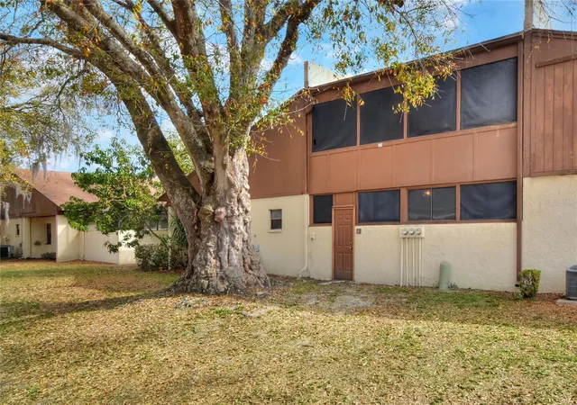 Photo 2 of Townhouse for sale at 1880 N Crystal Lake Dr #4, Lakeland, FL 33801 | MLS# L4950740 | Listing updated on 2026-08-25