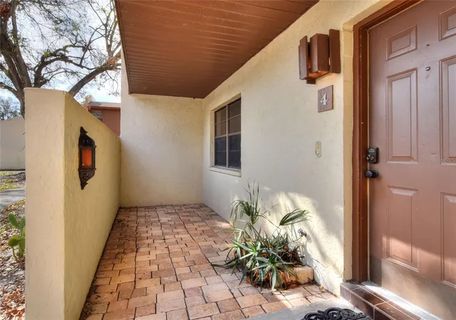 Listing Photo 4 - Condo for sale in building located at 1880 N Crystal Lake Dr, LAKELAND, FL 33801 - Unit #4