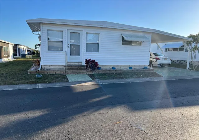 Photo 2 of Manufactured home for sale at 220 Royal Palm Cir, Largo, FL 33778 | MLS# TB8350080 | Listing updated on 2026-08-26