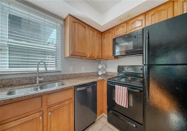 Homes for sale in Sarasota, FL | 966 La Costa Cir #1, Sarasota, FL 34237 | MLS# A4640593