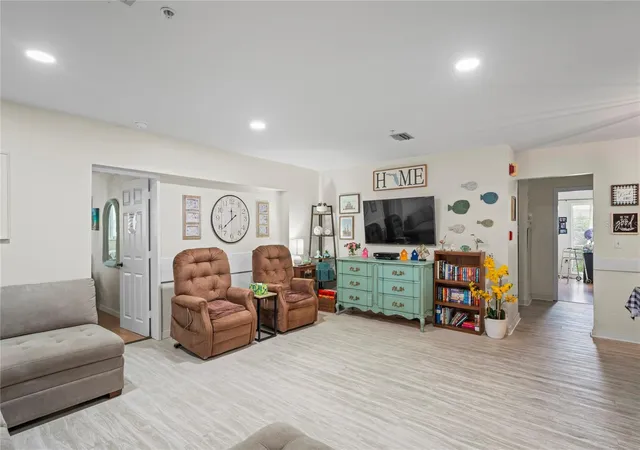 5th image of 1782 Coconut Dr, Venice, FL 34293 | MLS# TB8350694