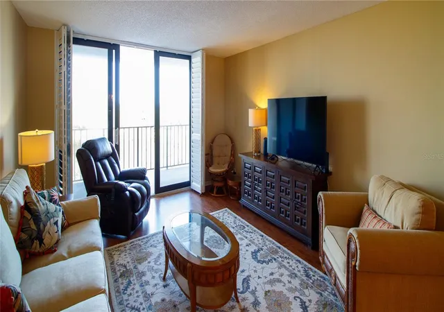 4th image of 100 Oakmont Ln #605, Belleair, FL 33756 | MLS# TB8352097