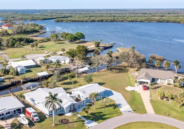 2nd image of 541 Ridgecrest Dr, Punta Gorda, FL 33982 | MLS# TB8353254