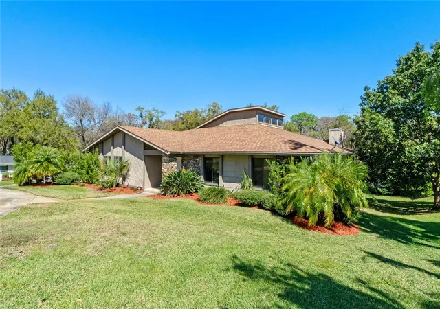 Photo 3 of Single family home for sale at 2918 Cocovia Way, Leesburg, FL 34748 | MLS# G5093293 | Listing updated on 2026-07-24