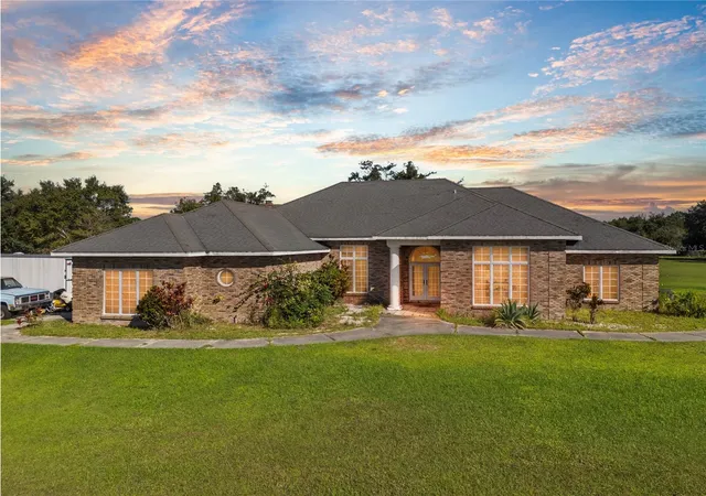Photo 1 of Sale Pending at 4261 Twilight Trl, Kissimmee, FL 34746 | MLS# S5121344 | Listing updated on 2026-09-04