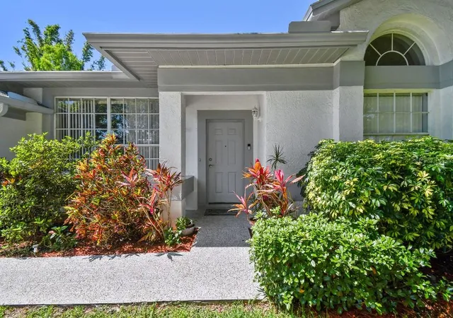 3rd image of 915 Brittany Park Blvd, Tarpon Springs, FL 34689 | MLS# TB8354448