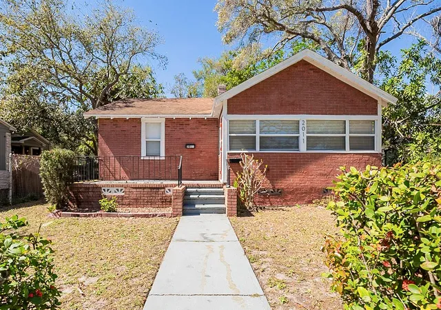 Photo 1 of Single family home for sale at 2011 10th St S, Saint Petersburg, FL 33705 | MLS# O6284605 | Listing updated on 2026-10-22