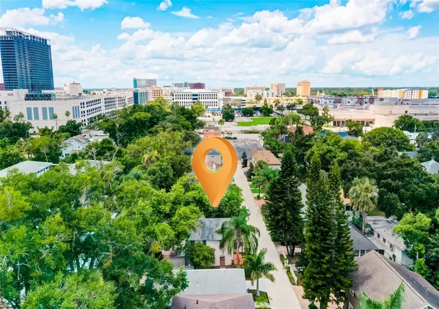 Listing Photo 2 - Condo for sale in building located at 200 & 200 1/2 Hibiscus Ct, ORLANDO, FL 32801 - Unit #