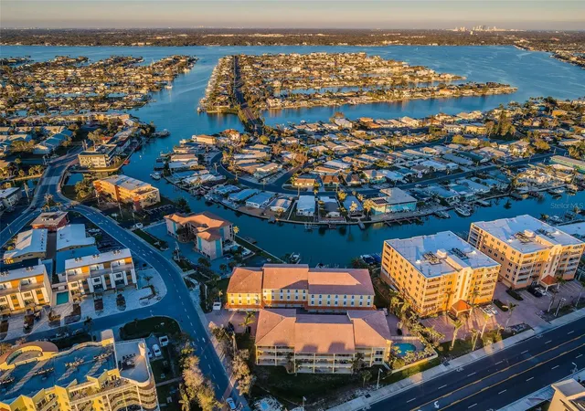 3rd image of 11595 Gulf Blvd, TREASURE ISLAND, FL 33706
