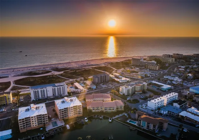 4th image of 11595 Gulf Blvd, TREASURE ISLAND, FL 33706