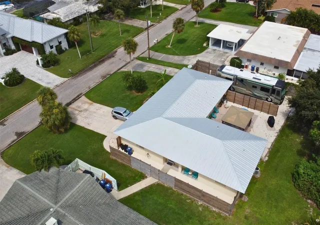 Photo 4 of House for sale at 1860 Southpointe Dr, Sarasota, FL 34231 | MLS# A4643081 | Listing updated on 2026-08-31