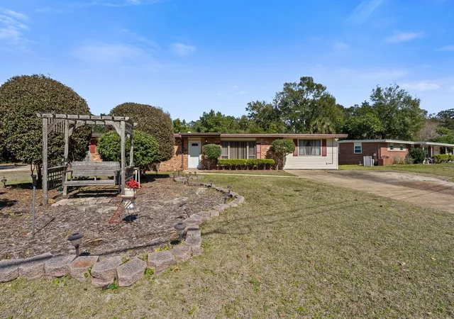 Photo 2 of Single family home for sale at 3808 San Gabriel Dr, Pensacola, FL 32504 | MLS# O6286859 | Listing updated on 2026-02-08