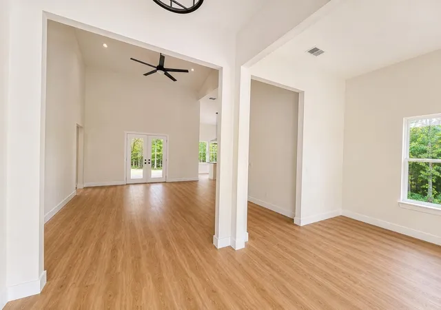 Photo 4 of Single family home for sale at 490 Riverwoods Trl, Chuluota, FL 32766 | MLS# O6287032 | Listing updated on 2026-09-28