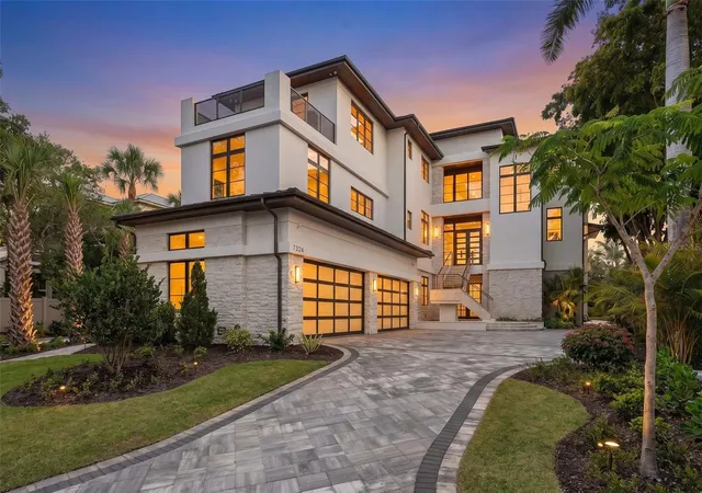 Photo 2 of Mansion for sale at 7324 Point Of Rocks Rd, Sarasota, FL 34242 | MLS# A4643281 | Listing updated on 2026-08-25