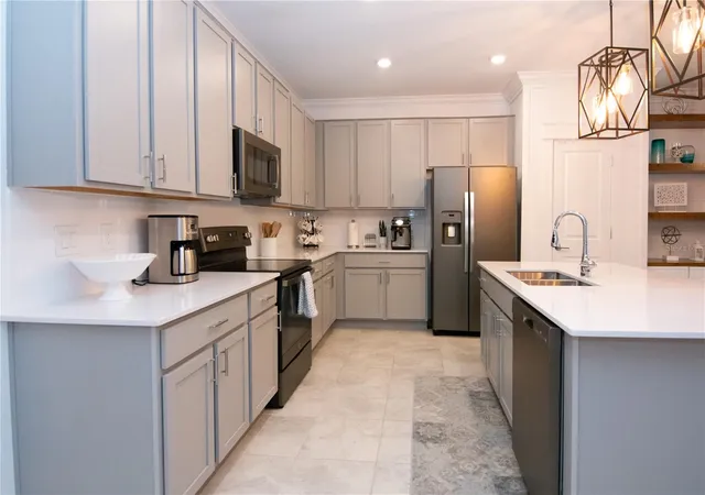 Photo 3 of Single family home for sale at 2006 Myrtle Pine St, Kissimmee, FL 34746 | MLS# O6287353 | Listing updated on 2026-02-11